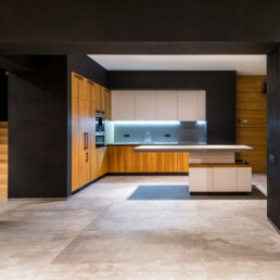 akinita-firstpage-pickandstay